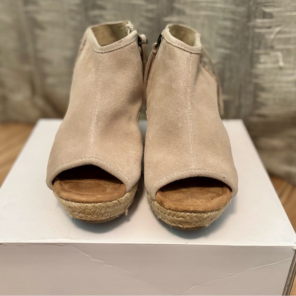Minnetonka Beige Espadrille Peep-Toe Wedges